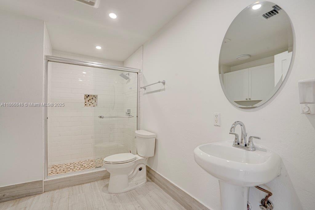 HERITAGE HOMES FIRST ADD - Residential Lease