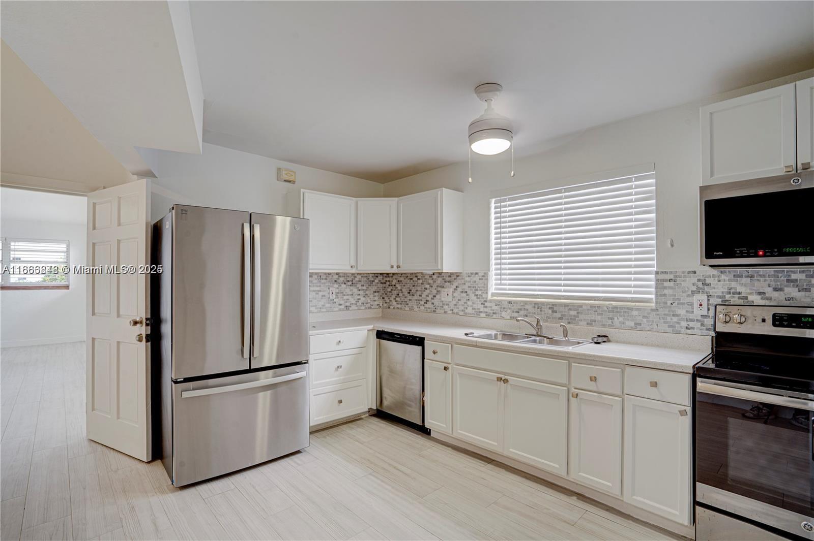 HERITAGE HOMES FIRST ADD - Residential Lease