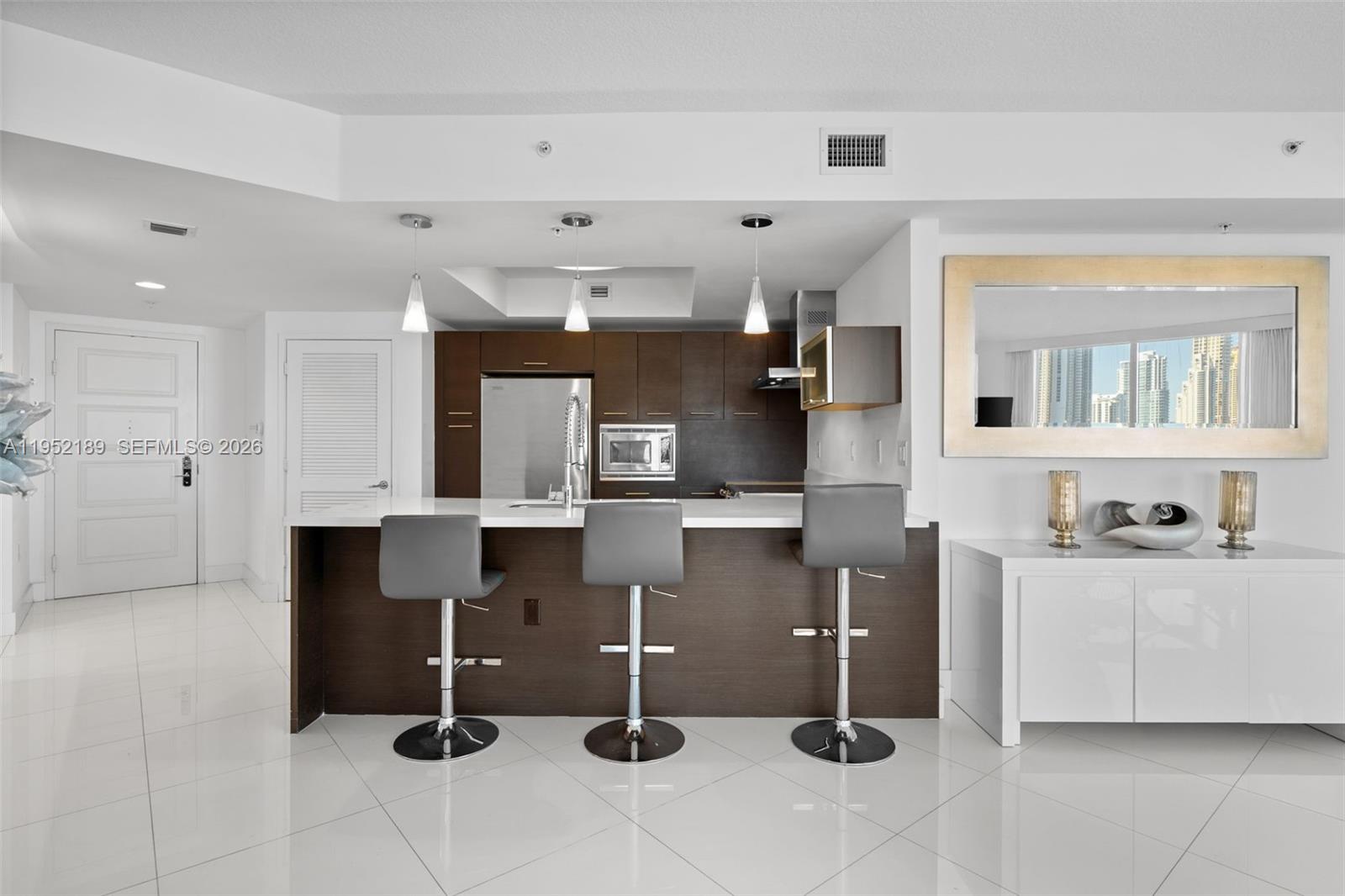 ST TROPEZ ON THE BAY III - Residential