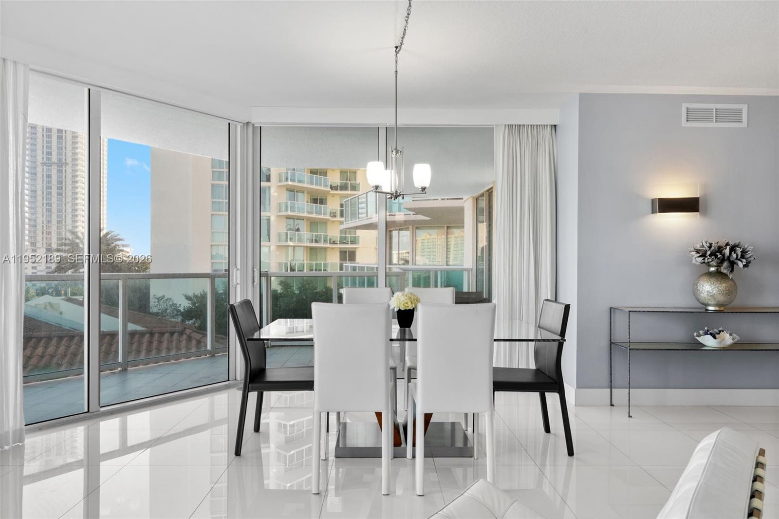 ST TROPEZ ON THE BAY III - Residential