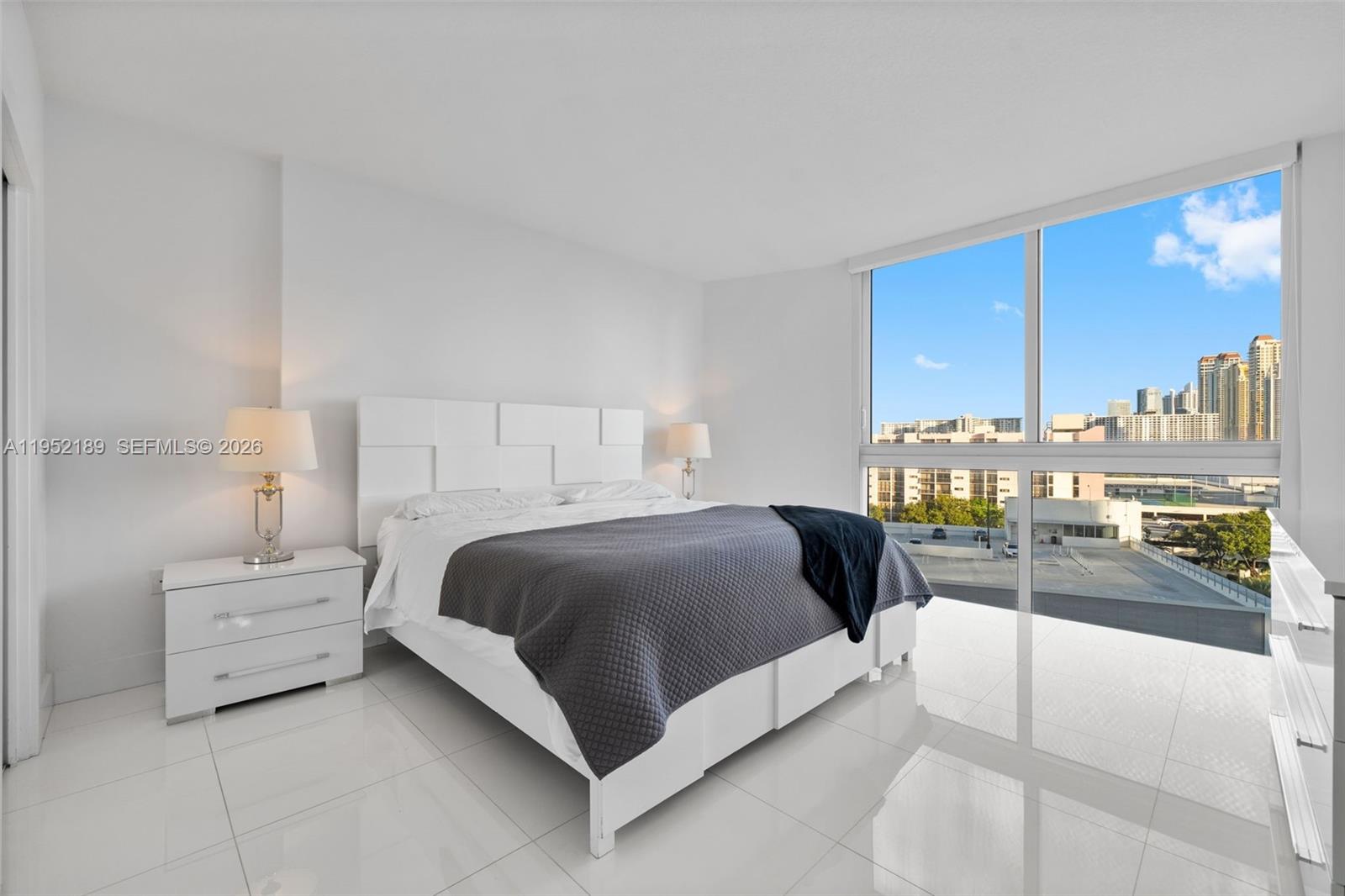 ST TROPEZ ON THE BAY III - Residential