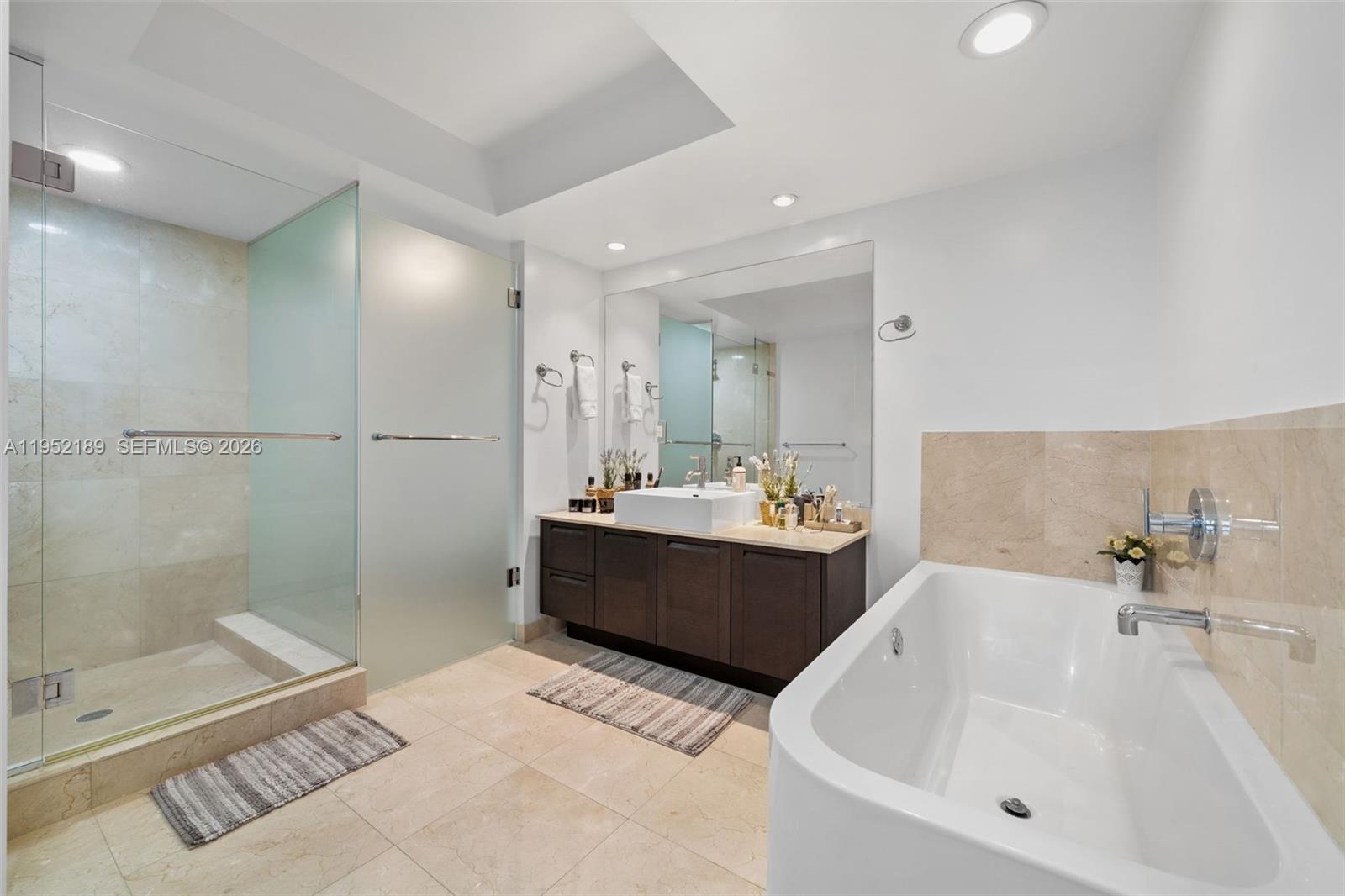 ST TROPEZ ON THE BAY III - Residential