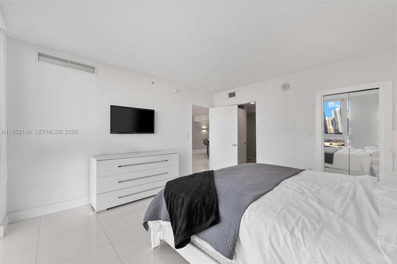 ST TROPEZ ON THE BAY III - Residential