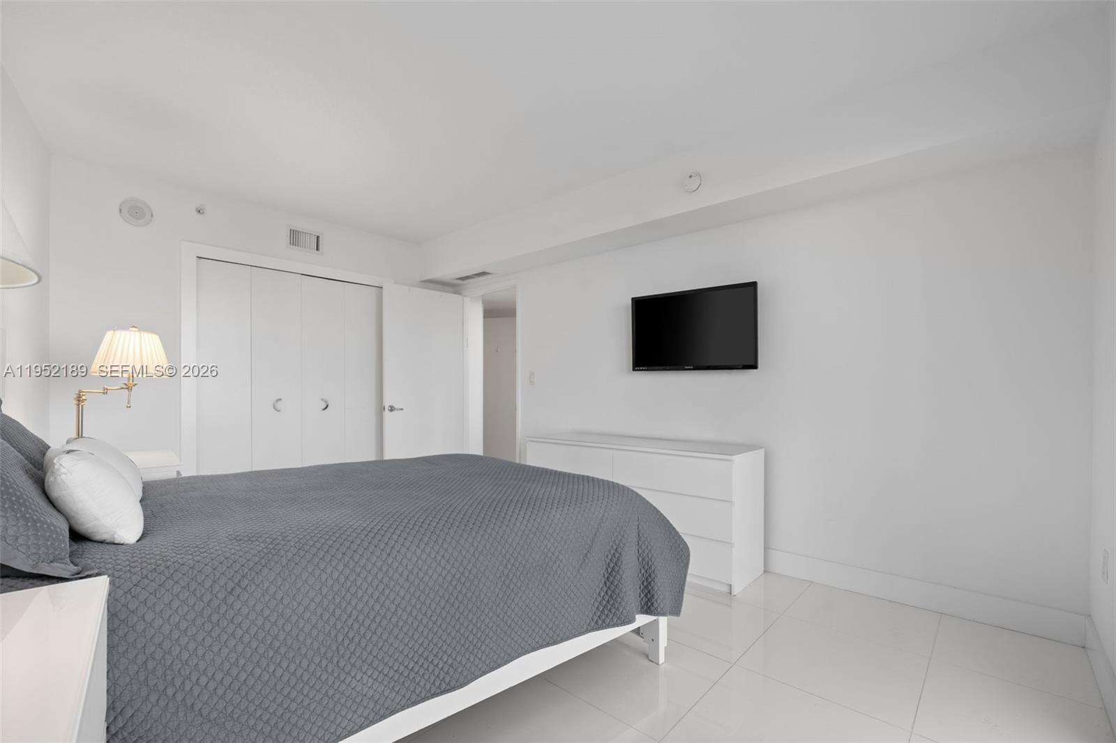 ST TROPEZ ON THE BAY III - Residential