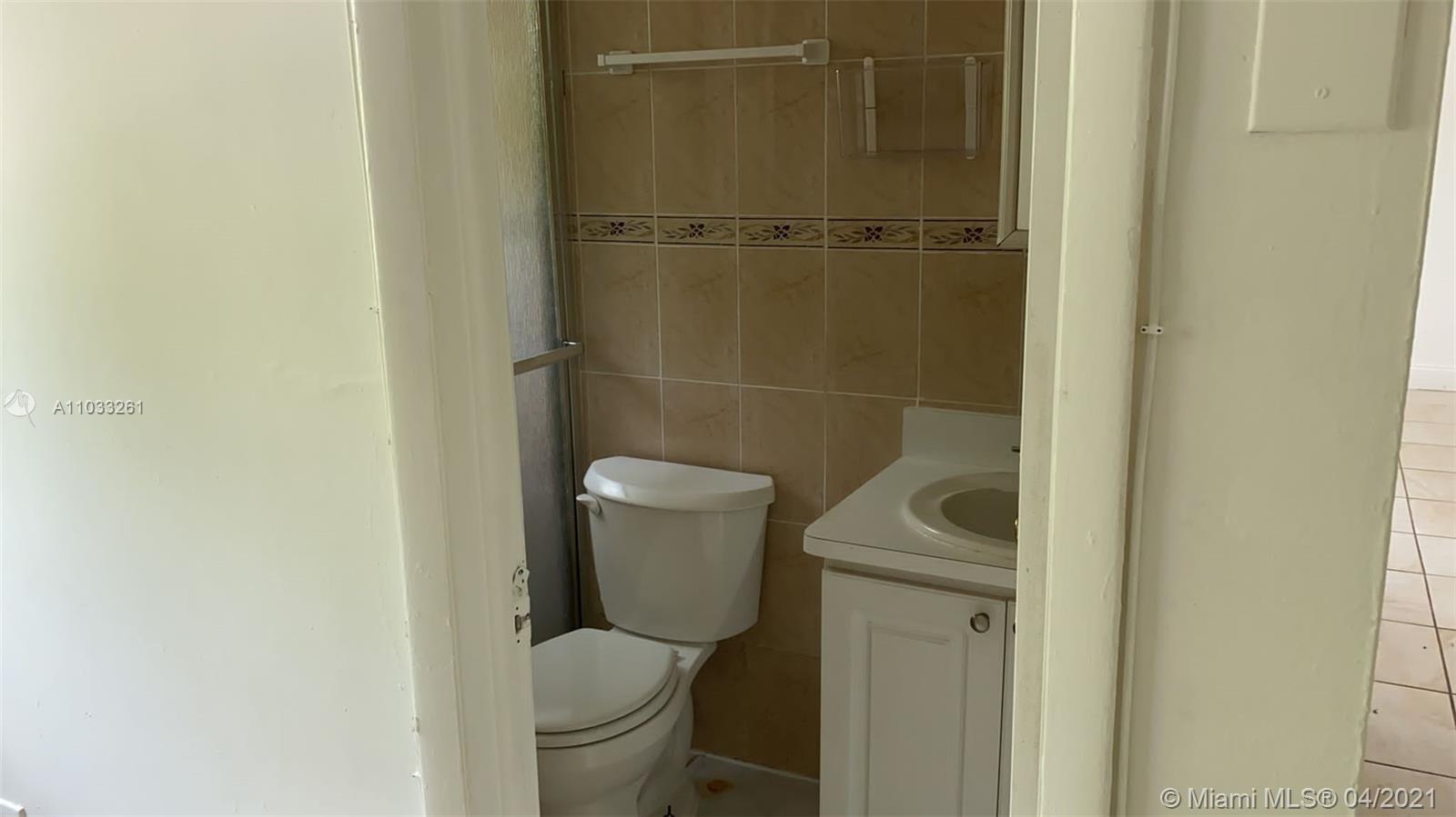 GROVES EDGE CONDO - Residential Lease