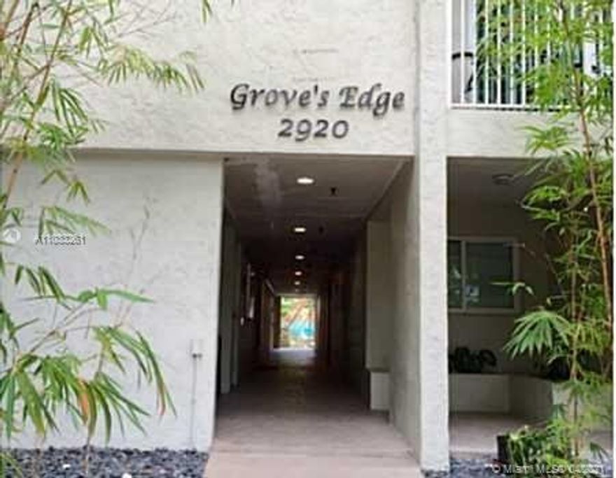Spacious 2 bedroom and 2 bath unit in gated building in Coconut Grove. Tons of natural light. Conveniently located near US1, close to Metrorail station, Coco Walk, Kennedy Park and entertainment.