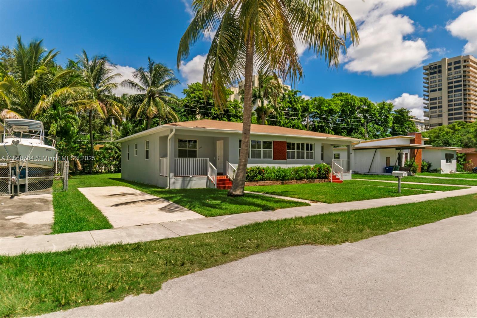 Fast Approval. 2/1 Duplex East of US1. Quiet neighborhood, Clean, Upgraded Unit. Stainless Steel Appliances, Cold Central AC, Tile Floors, Backyard, Close to Shopping (Bal Harbour and Aventura Mall), Ready to Rent.