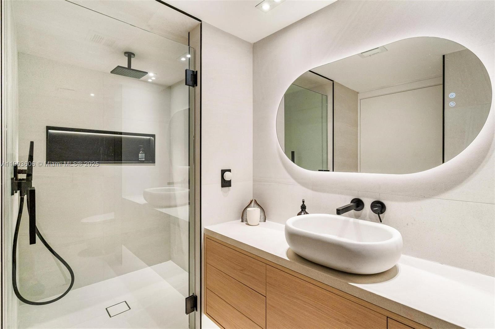 OCEANIA III CONDO - Residential