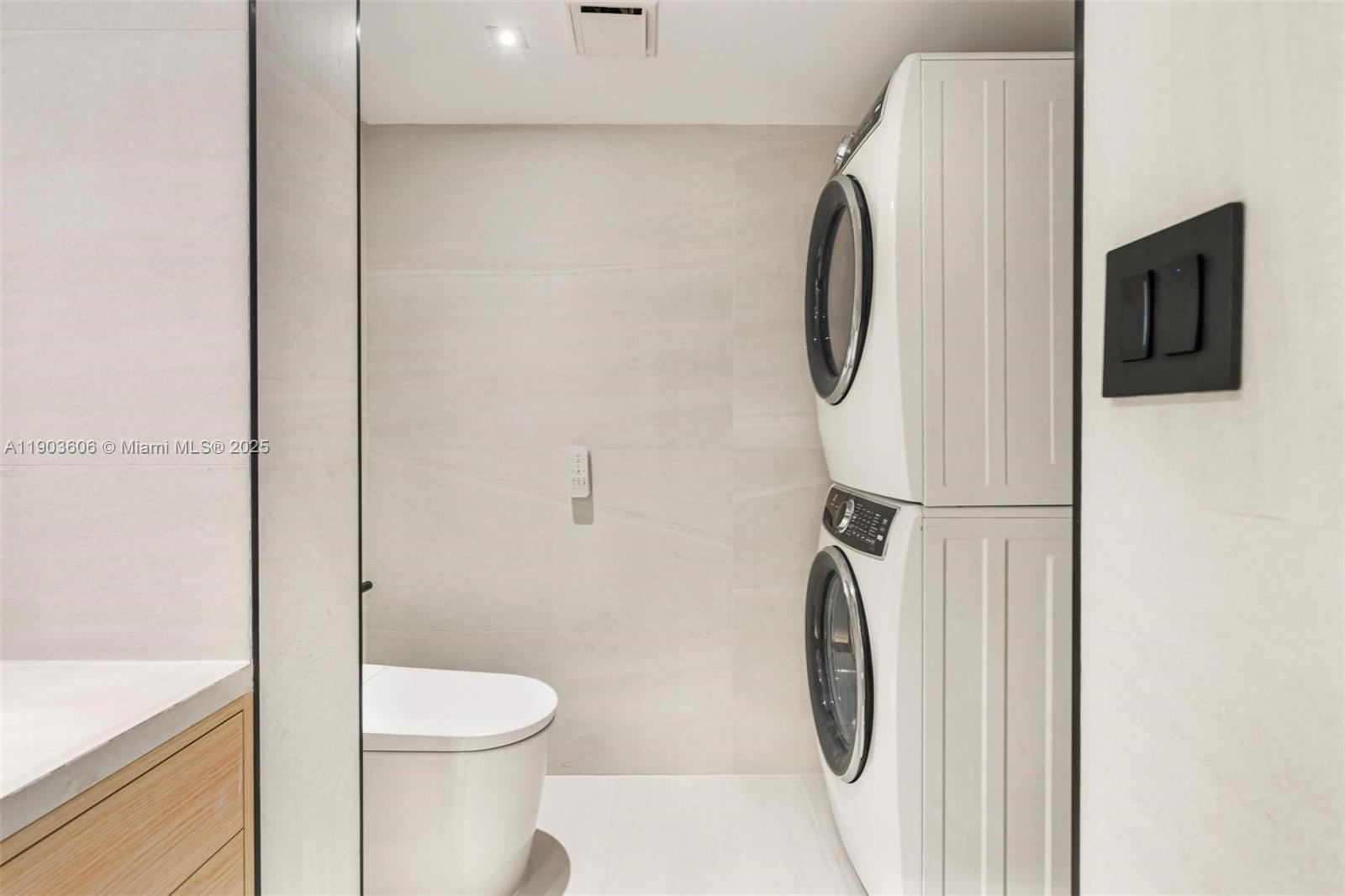 OCEANIA III CONDO - Residential