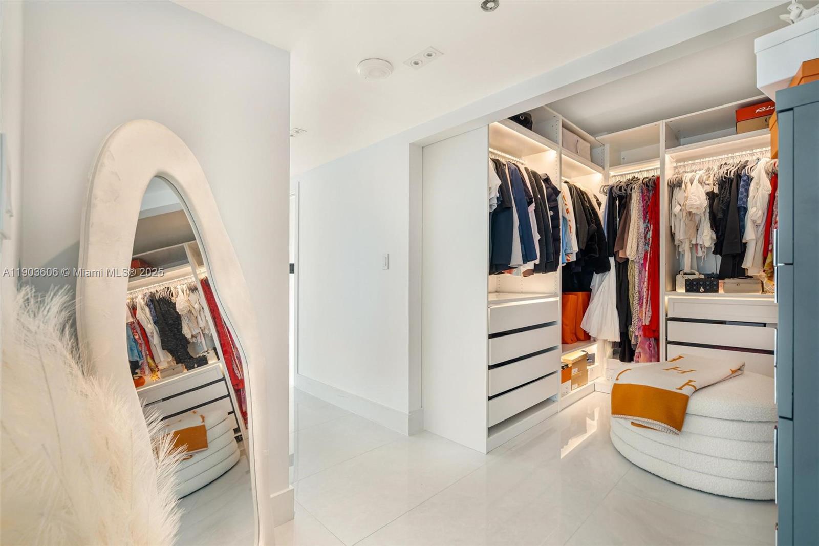 OCEANIA III CONDO - Residential