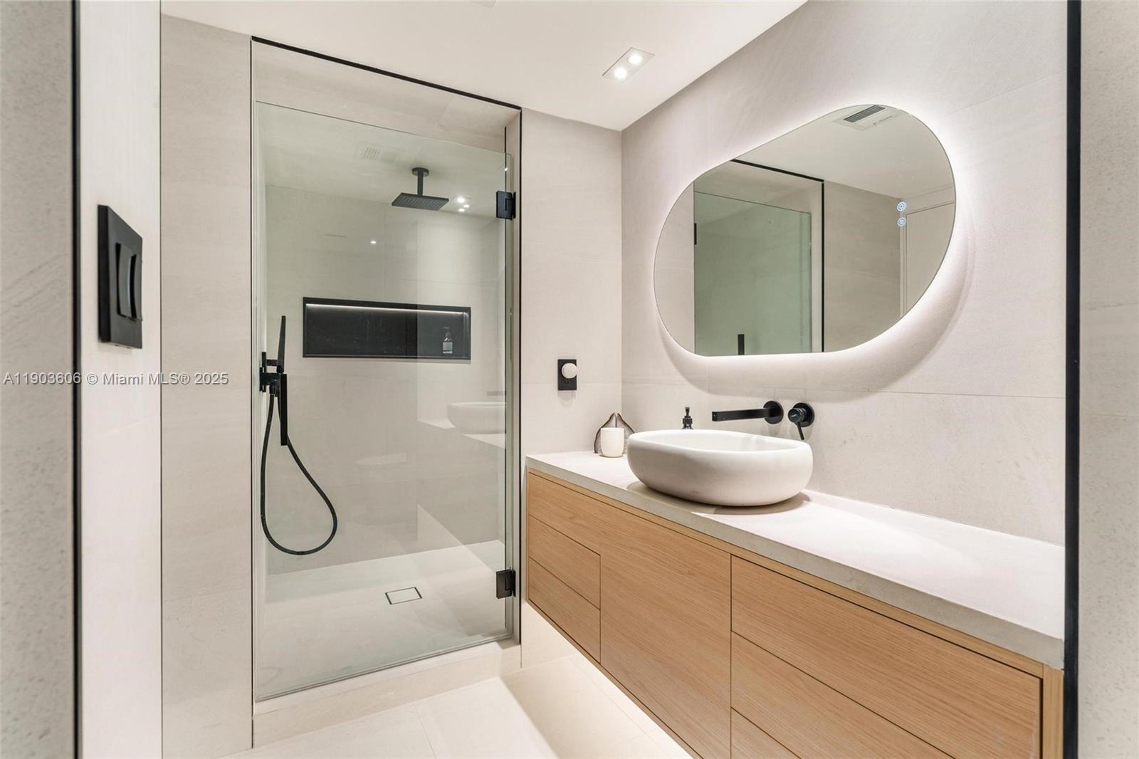 OCEANIA III CONDO - Residential