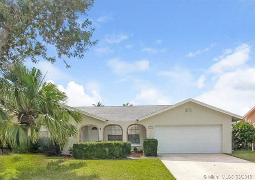 Beautiful Rental in Wellington No HOA With beautiful PRIVATE POOL. Fully Renovated with updated eat in kitchen granite counter tops stainless steel appliances and wood cabinets. Tile floors throughout large bedrooms and updated bathrooms. Lush landscaping in the front and backyard private fenced in yard with covered patio overlooking the pool and spa. Apply Now Rapid Approval First & Security only.  VACANT NOW - EASY TO SHOW . READY TO MOVE IN NOW .