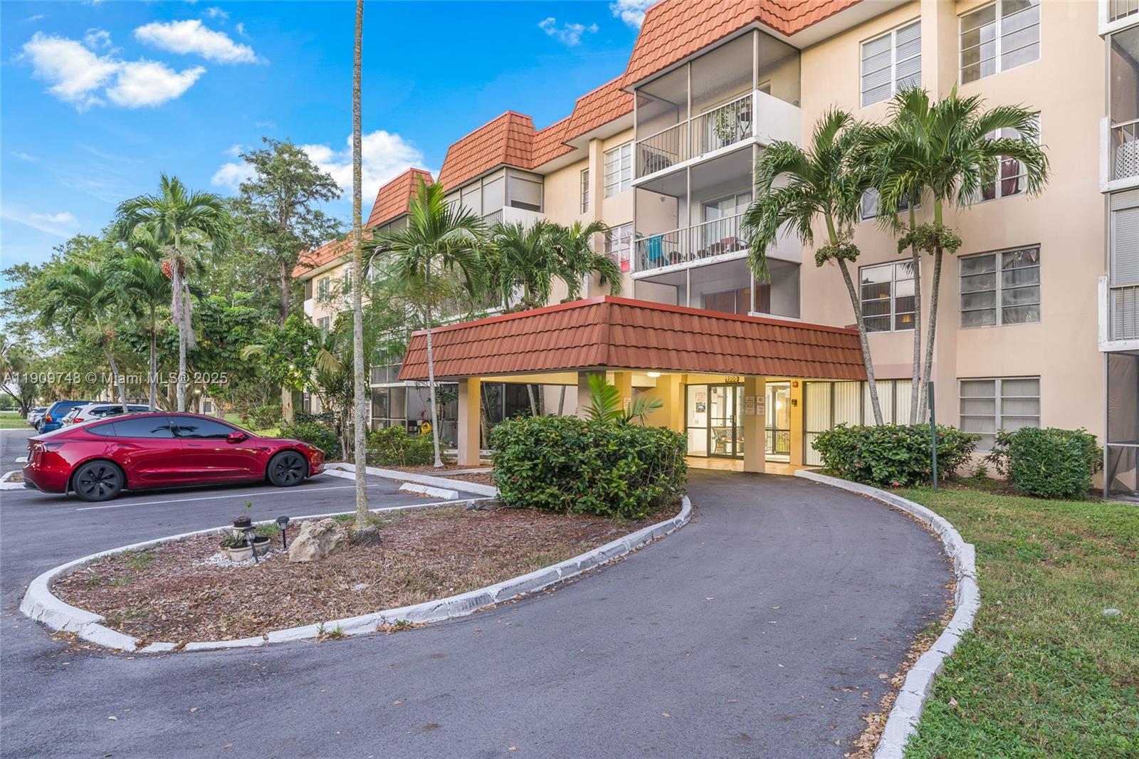 MANORS OF INVERRARY I-10 - Residential