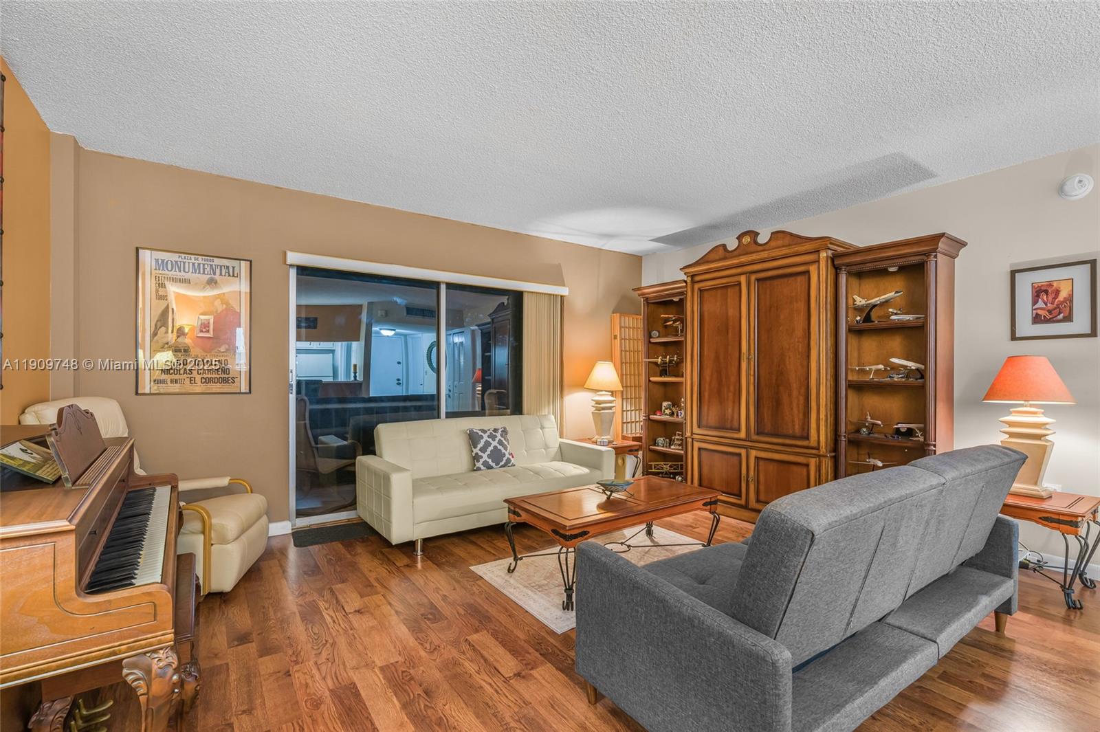 MANORS OF INVERRARY I-10 - Residential