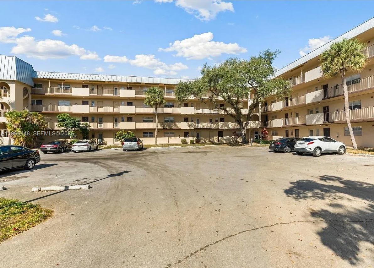 Falls of Inverrrary - Residential