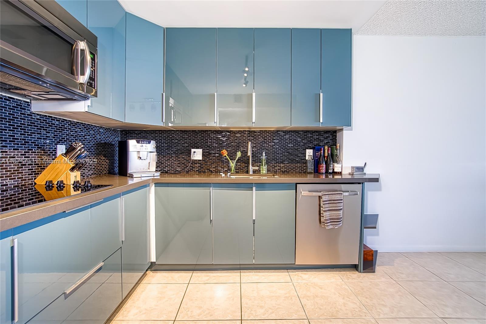 OLYMPUS CONDO - Residential