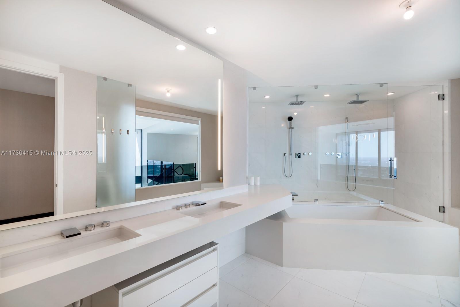 18555 COLLINS AVENUE COND - Residential