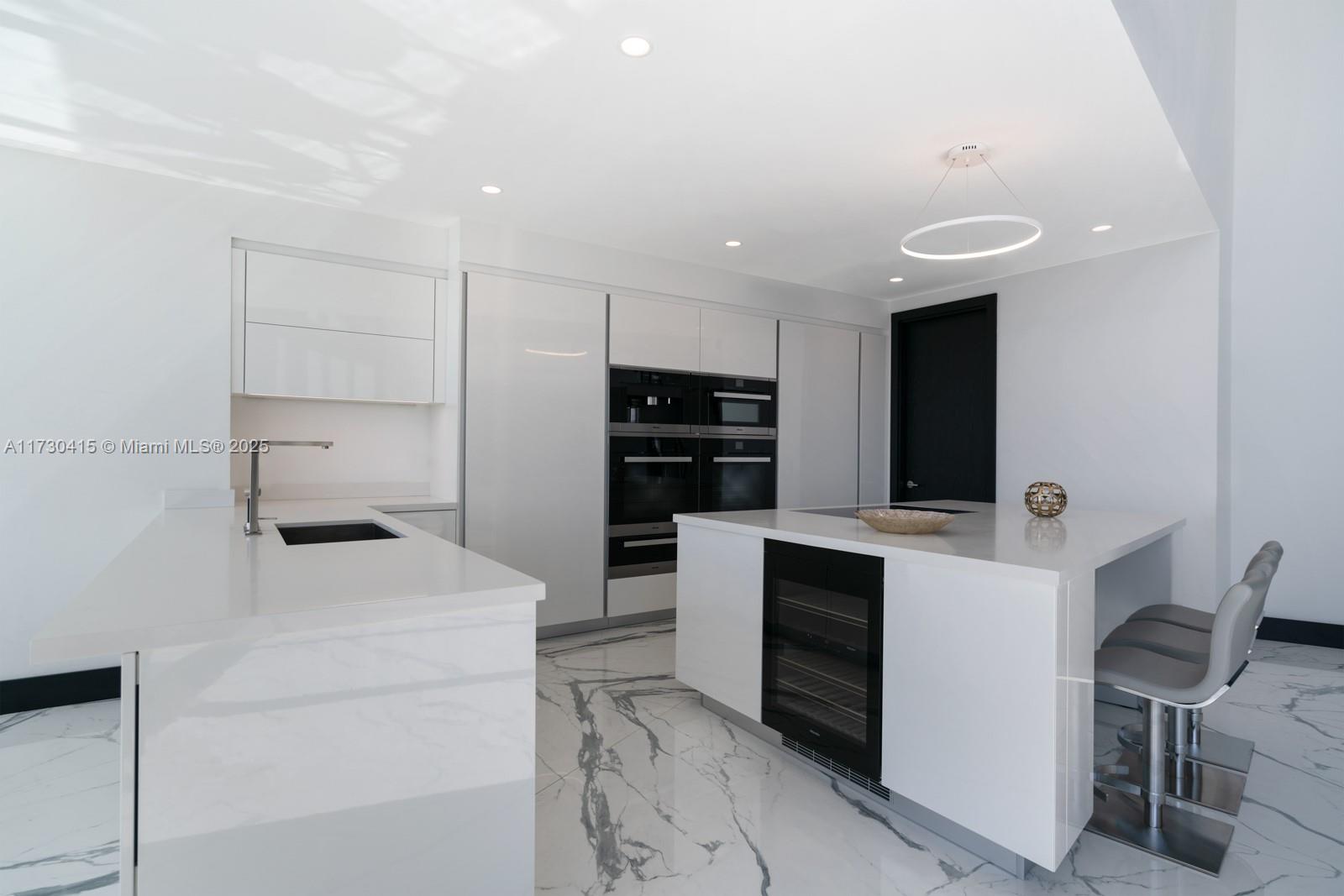 18555 COLLINS AVENUE COND - Residential