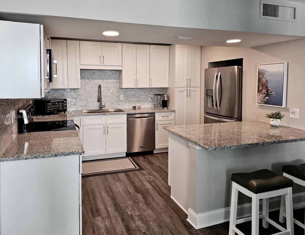 TRAFALGAR TOWERS CONDOMIN - Residential Lease