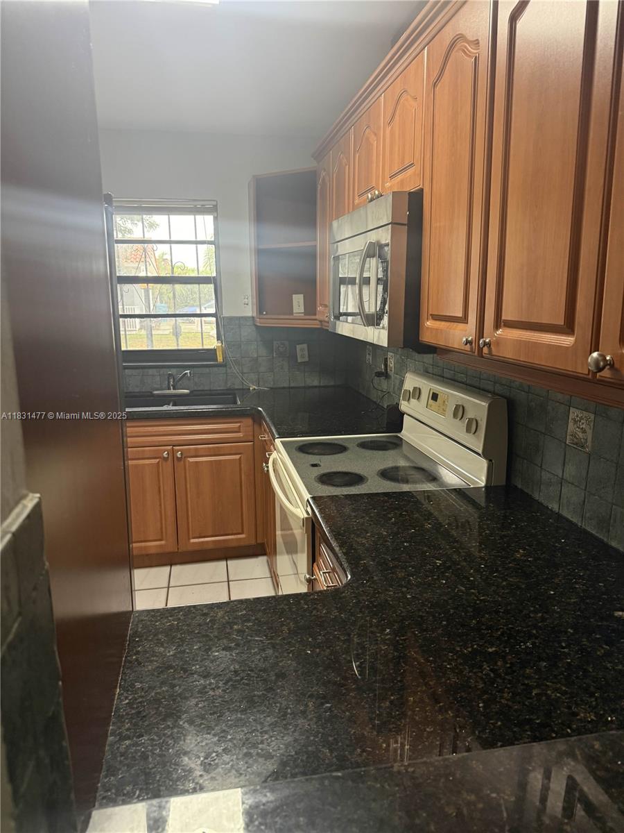 5046 SW 145th Ave