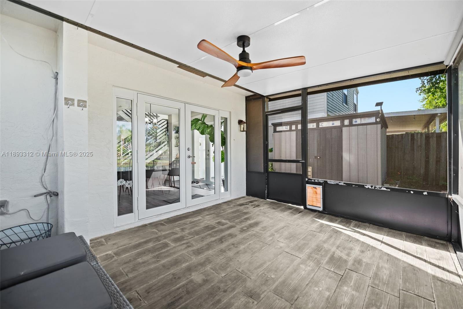 HAMPTON LAKES - Residential