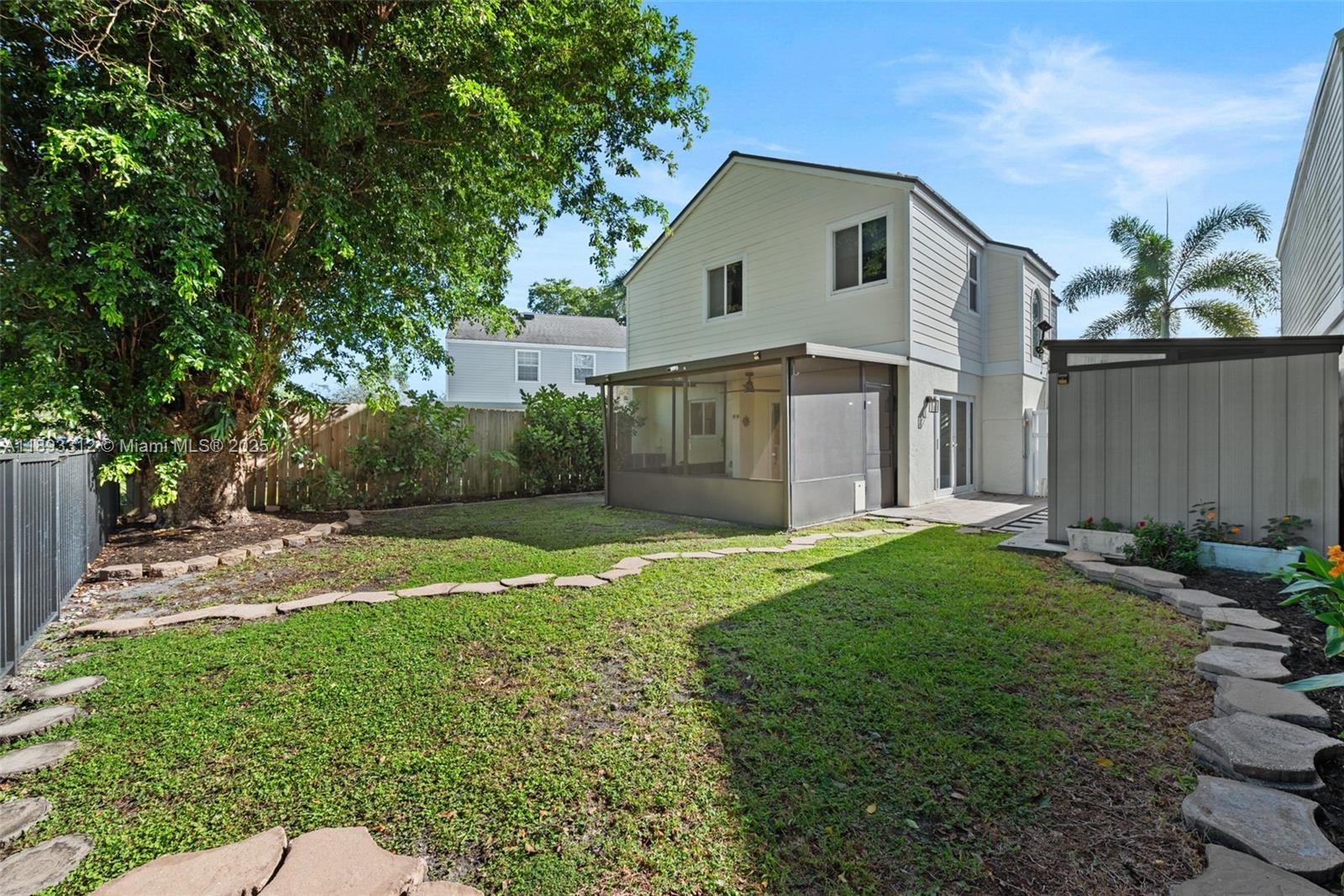 HAMPTON LAKES - Residential