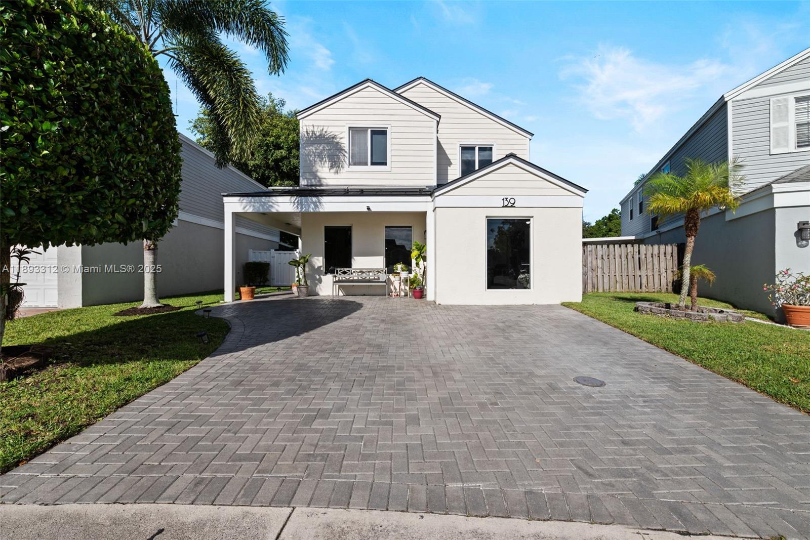 HAMPTON LAKES - Residential