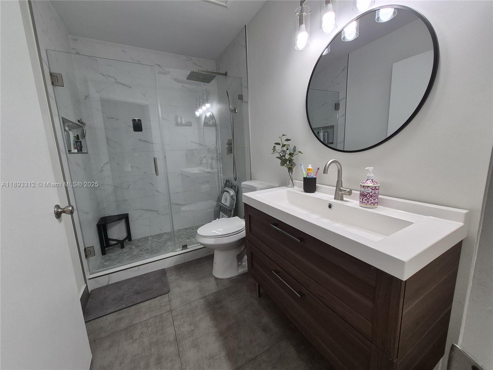 HAMPTON LAKES - Residential
