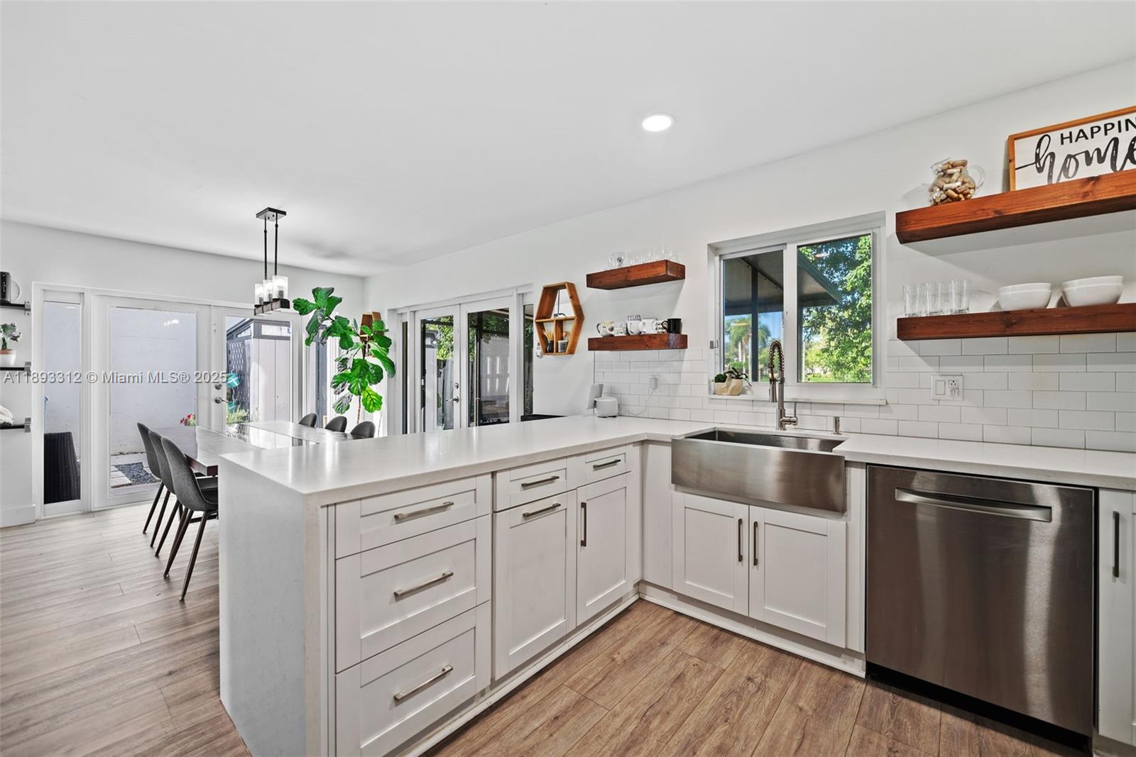 HAMPTON LAKES - Residential