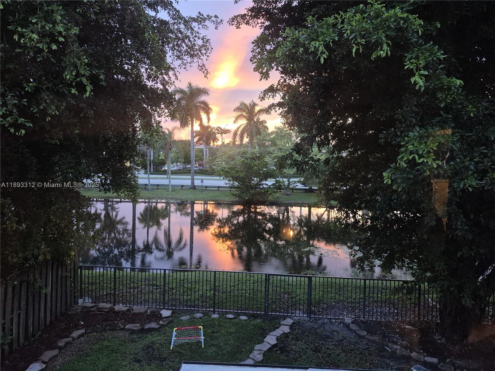 HAMPTON LAKES - Residential