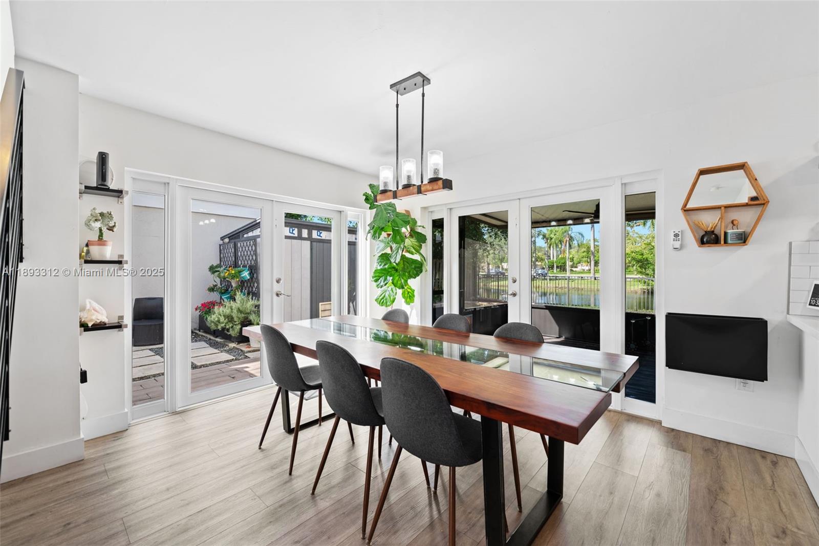 HAMPTON LAKES - Residential