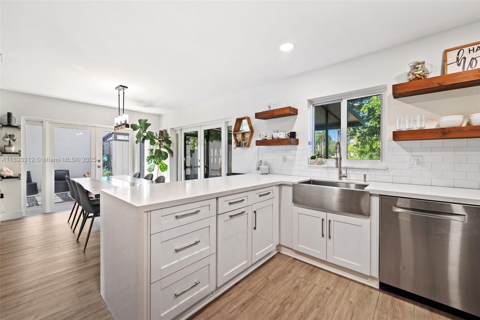 HAMPTON LAKES - Residential