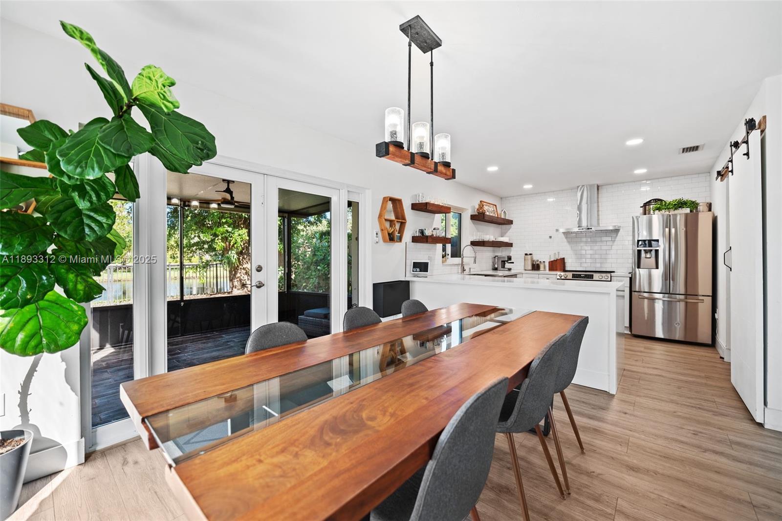 HAMPTON LAKES - Residential