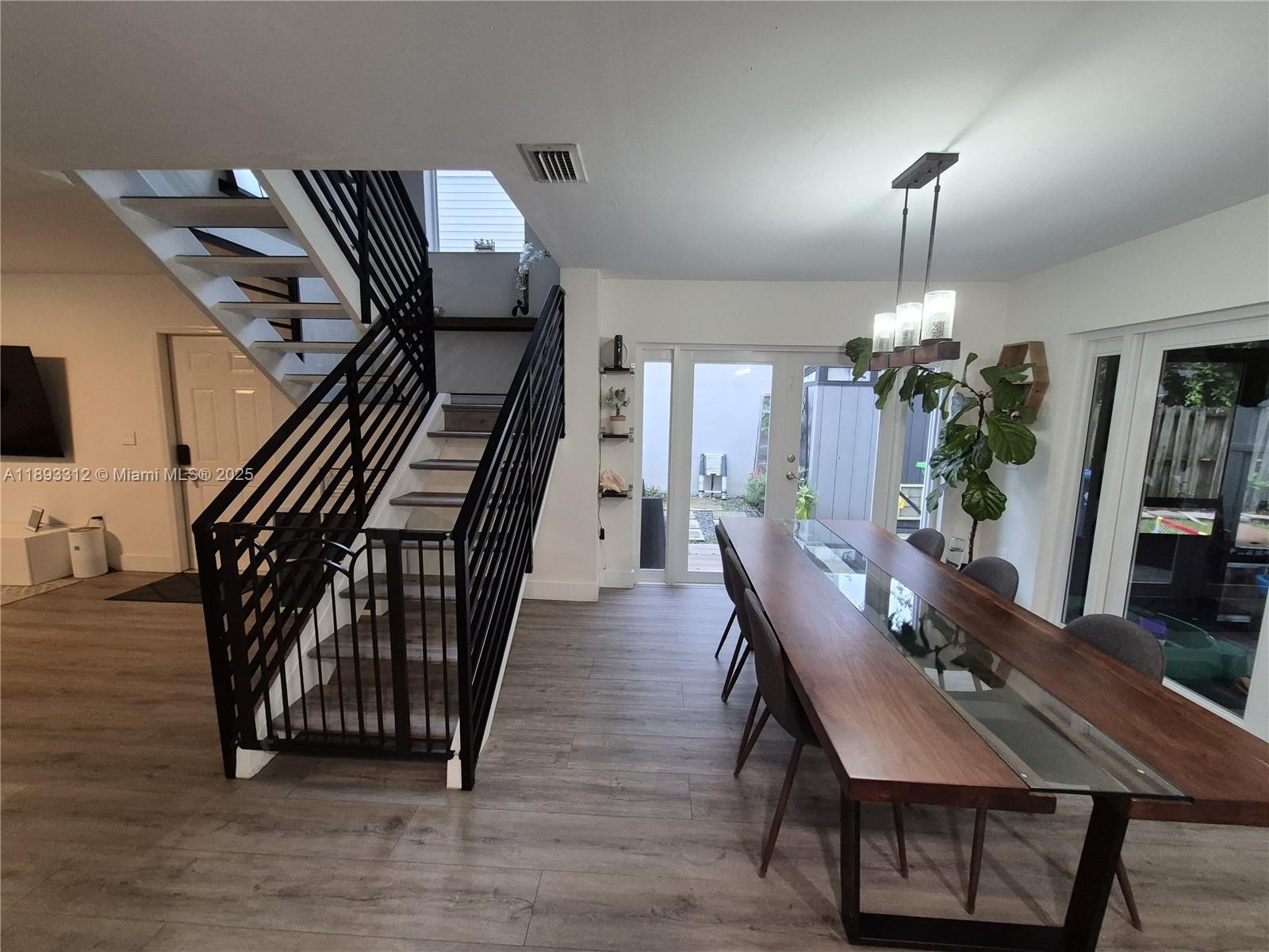 HAMPTON LAKES - Residential