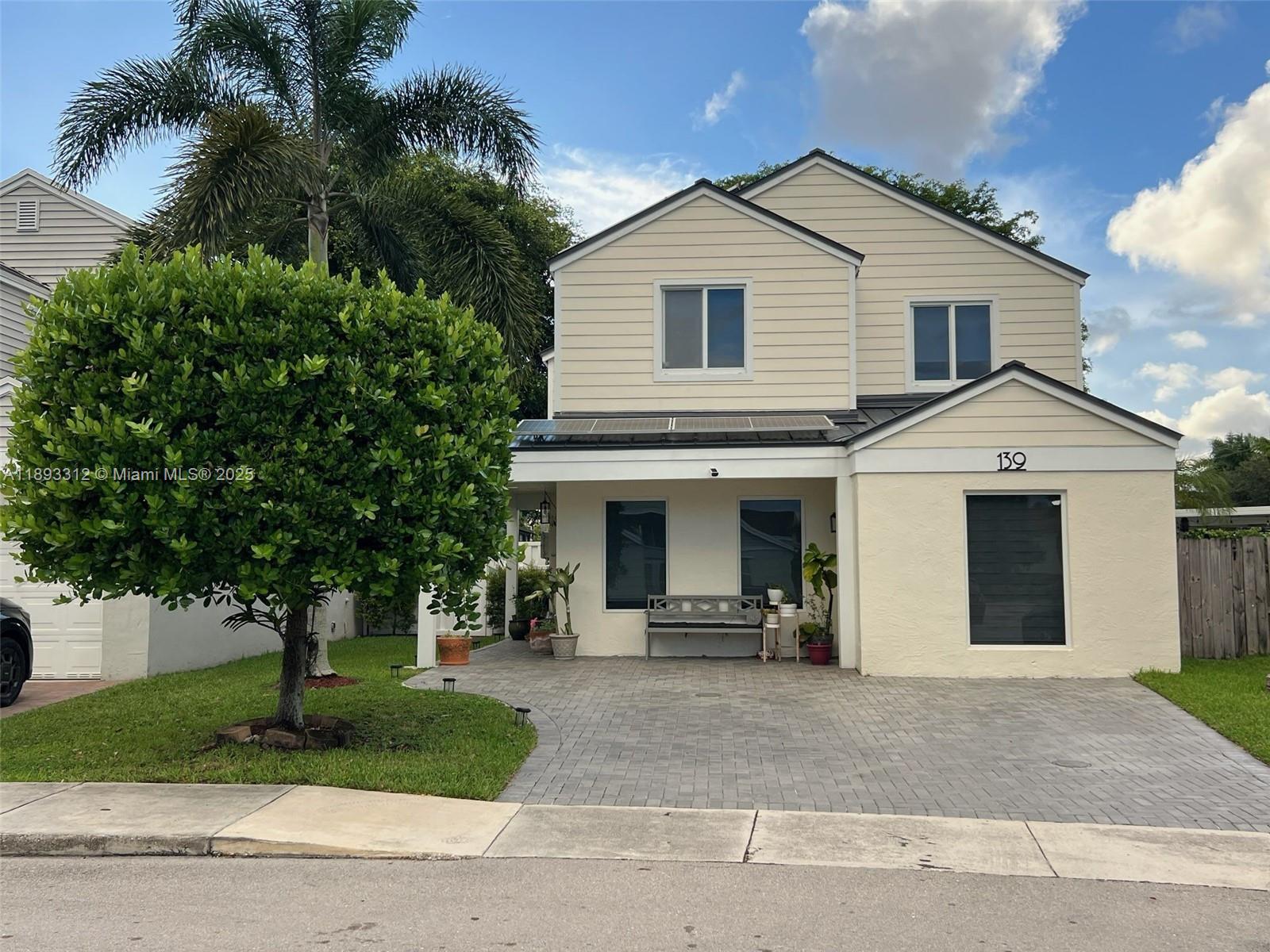 HAMPTON LAKES - Residential