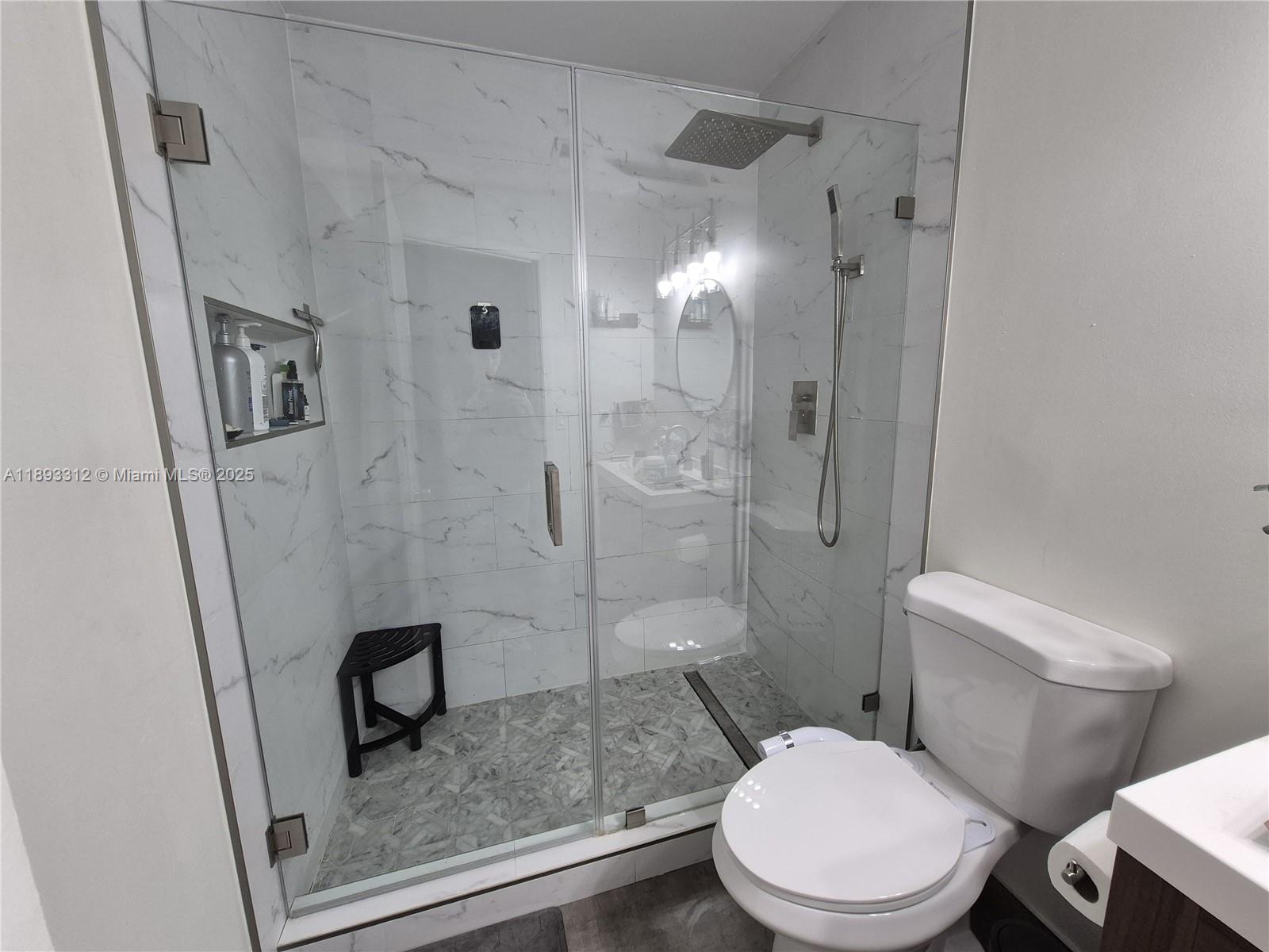 HAMPTON LAKES - Residential