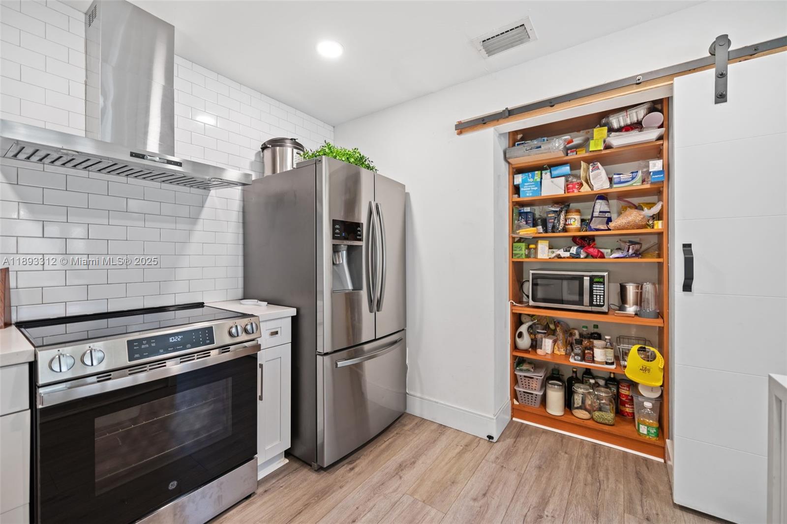 HAMPTON LAKES - Residential