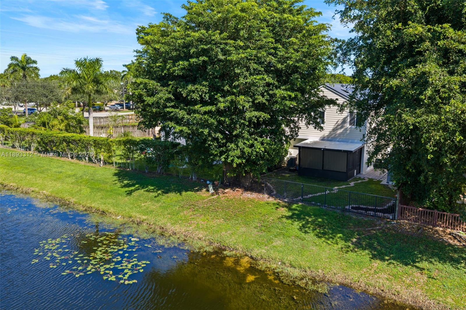 HAMPTON LAKES - Residential