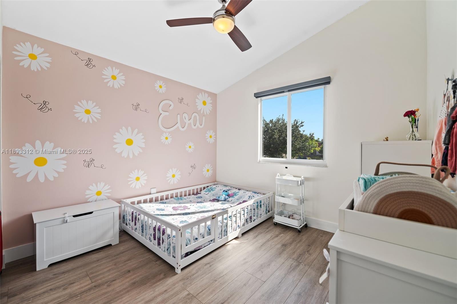 HAMPTON LAKES - Residential