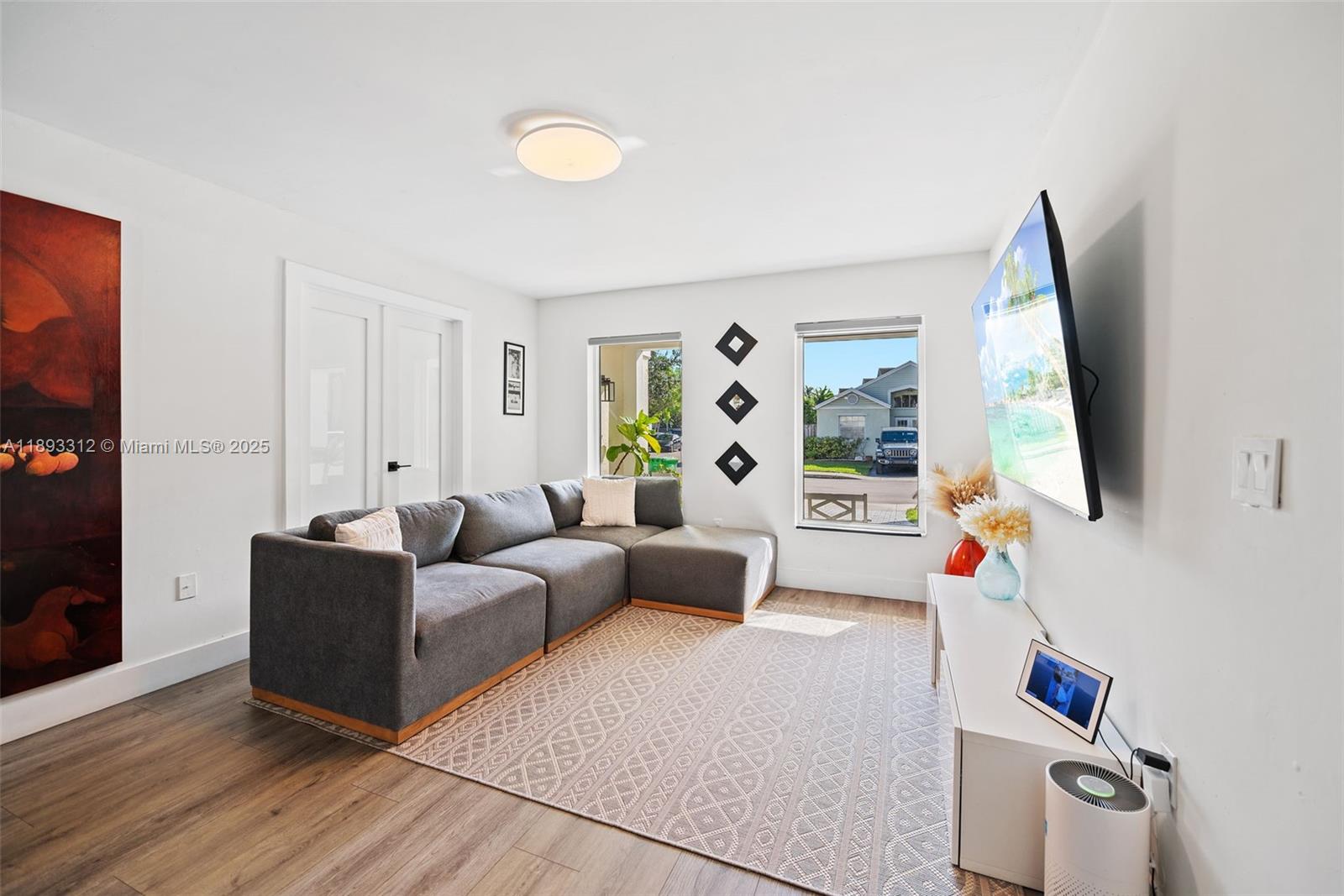 HAMPTON LAKES - Residential