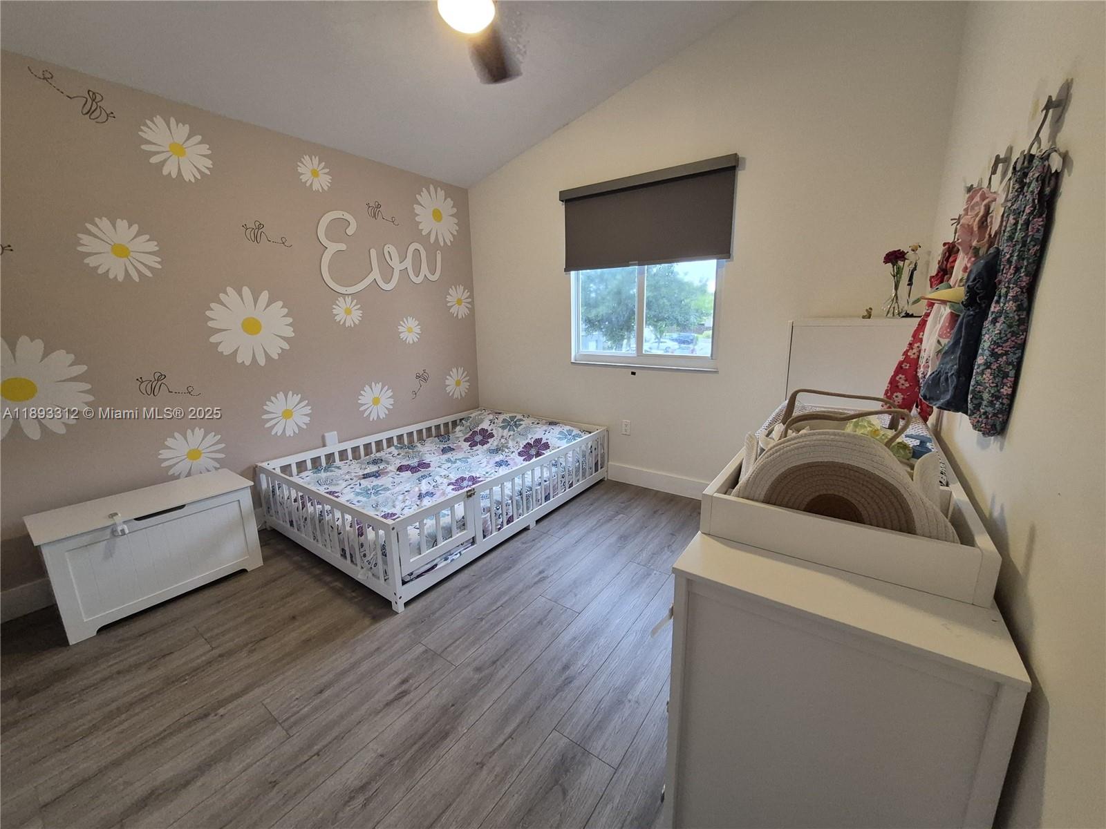 HAMPTON LAKES - Residential