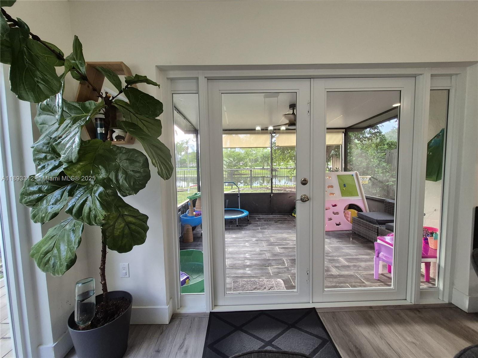 HAMPTON LAKES - Residential
