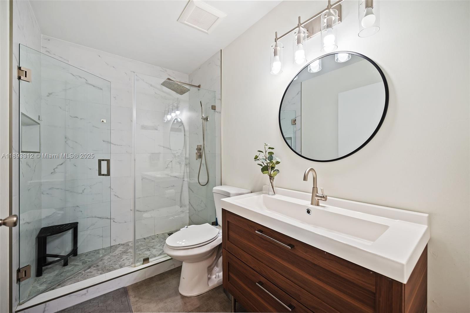 HAMPTON LAKES - Residential