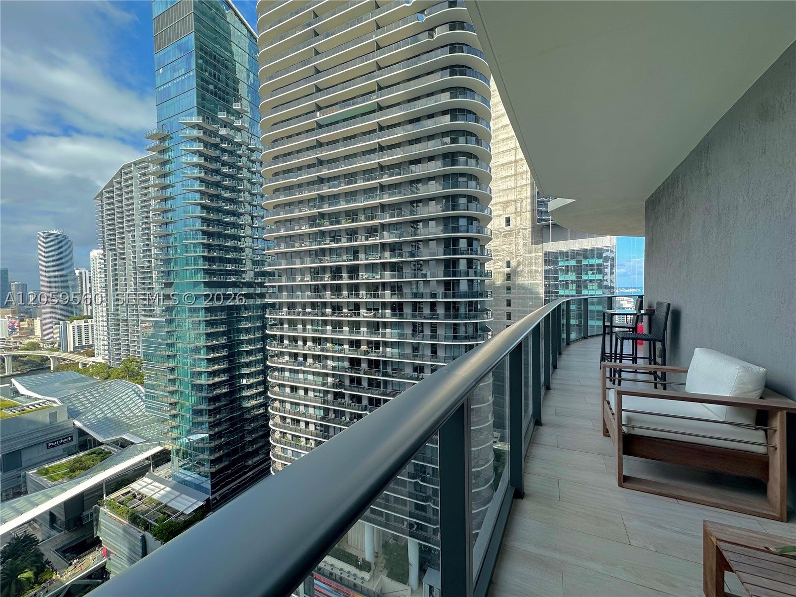 45 SW 9th St 2501