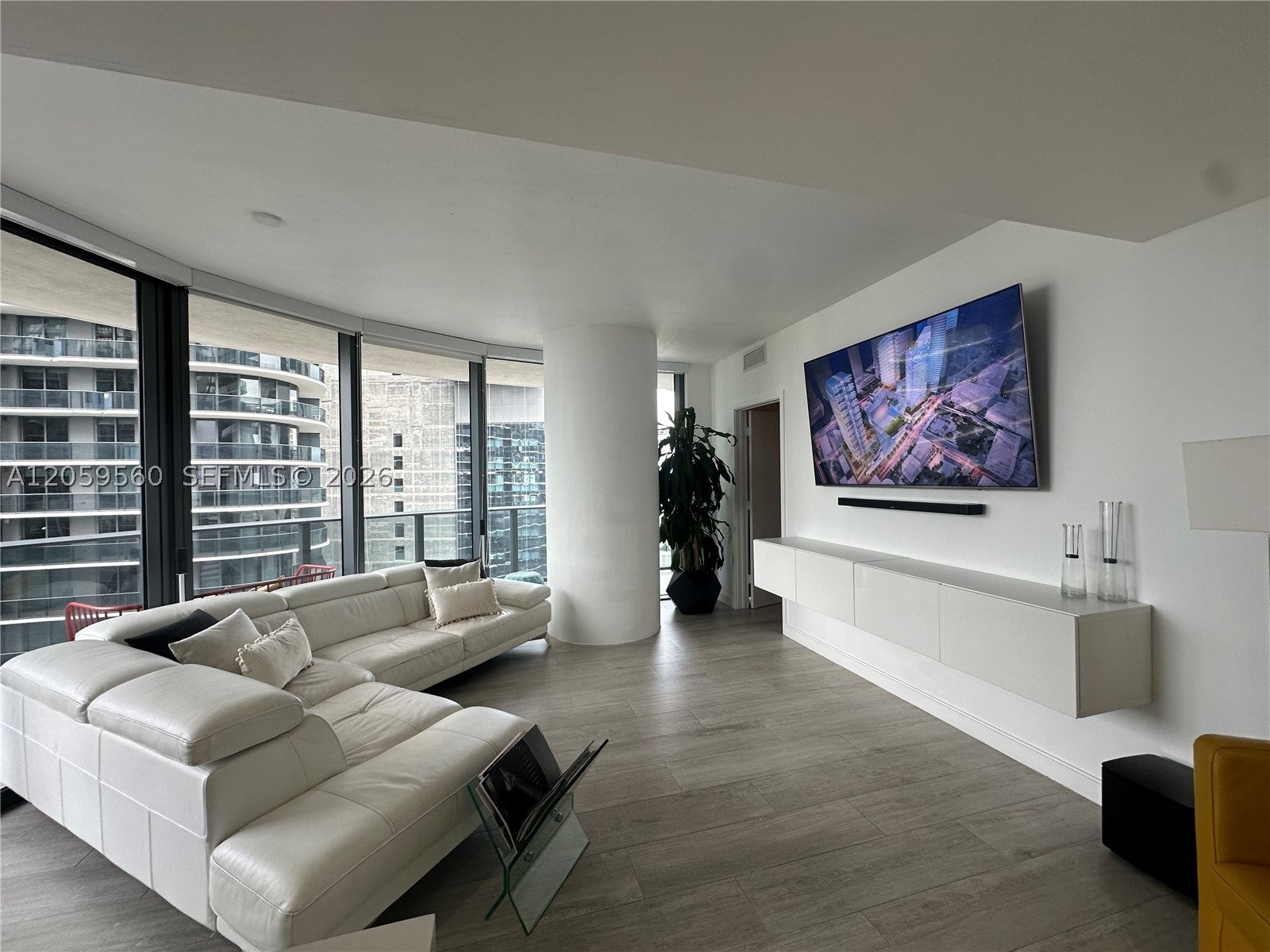 45 SW 9th St 2501