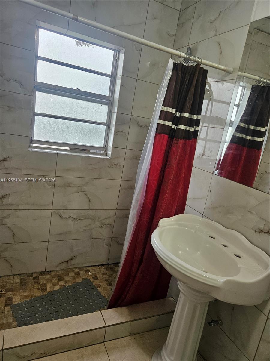 NORTHERN BLVD TRACK - Residential Lease