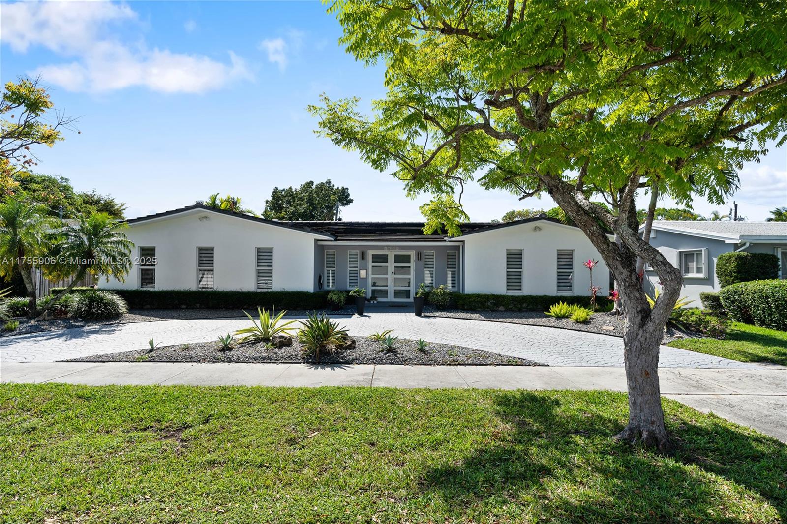 2382 Ne 197th St, Miami, Broward County, Florida - 5 Bedrooms  
3 Bathrooms - 