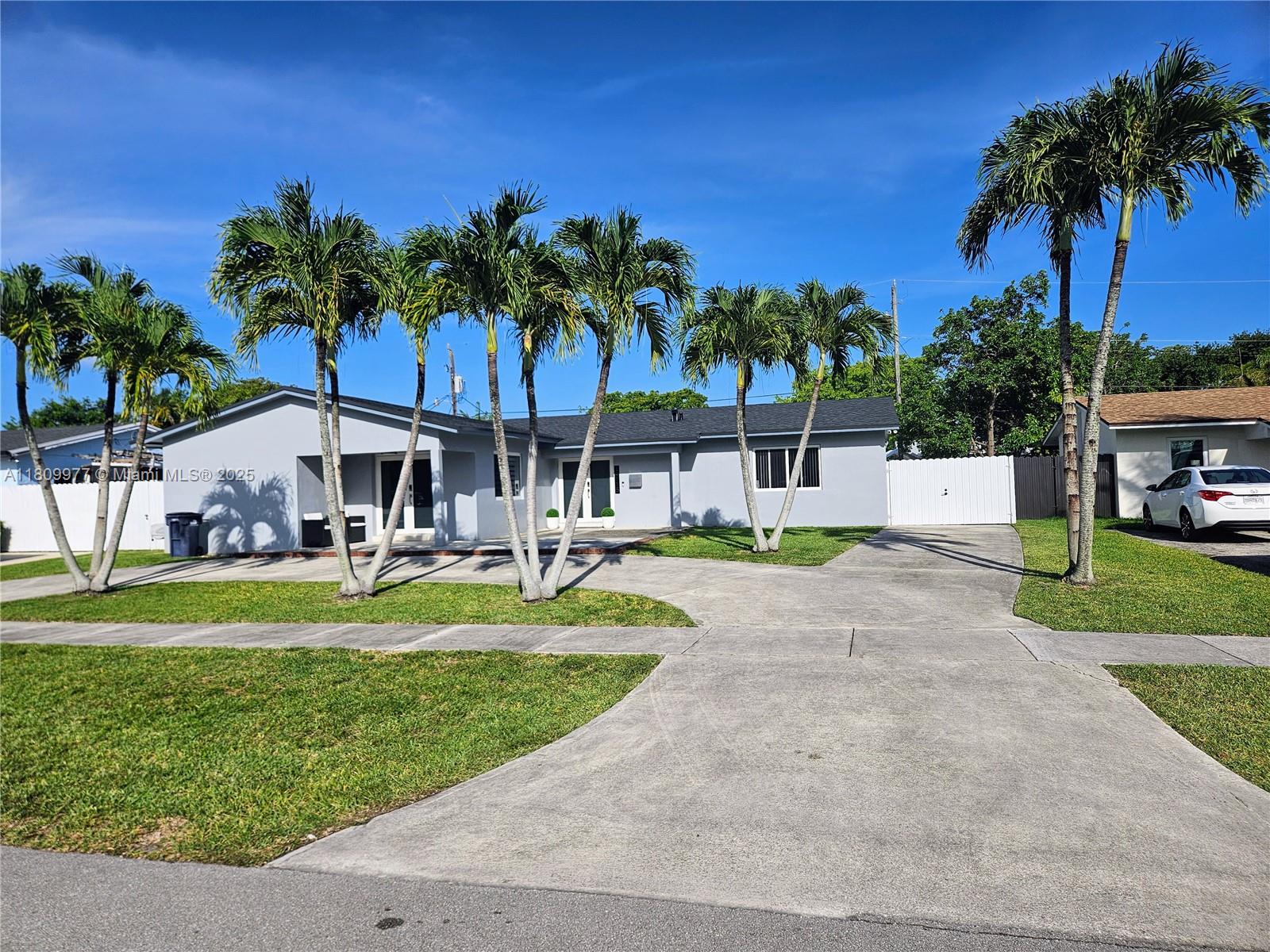 19115 Bel Aire Dr, Cutler Bay, Miami-Dade County, Florida - 4 Bedrooms  
2 Bathrooms - 
