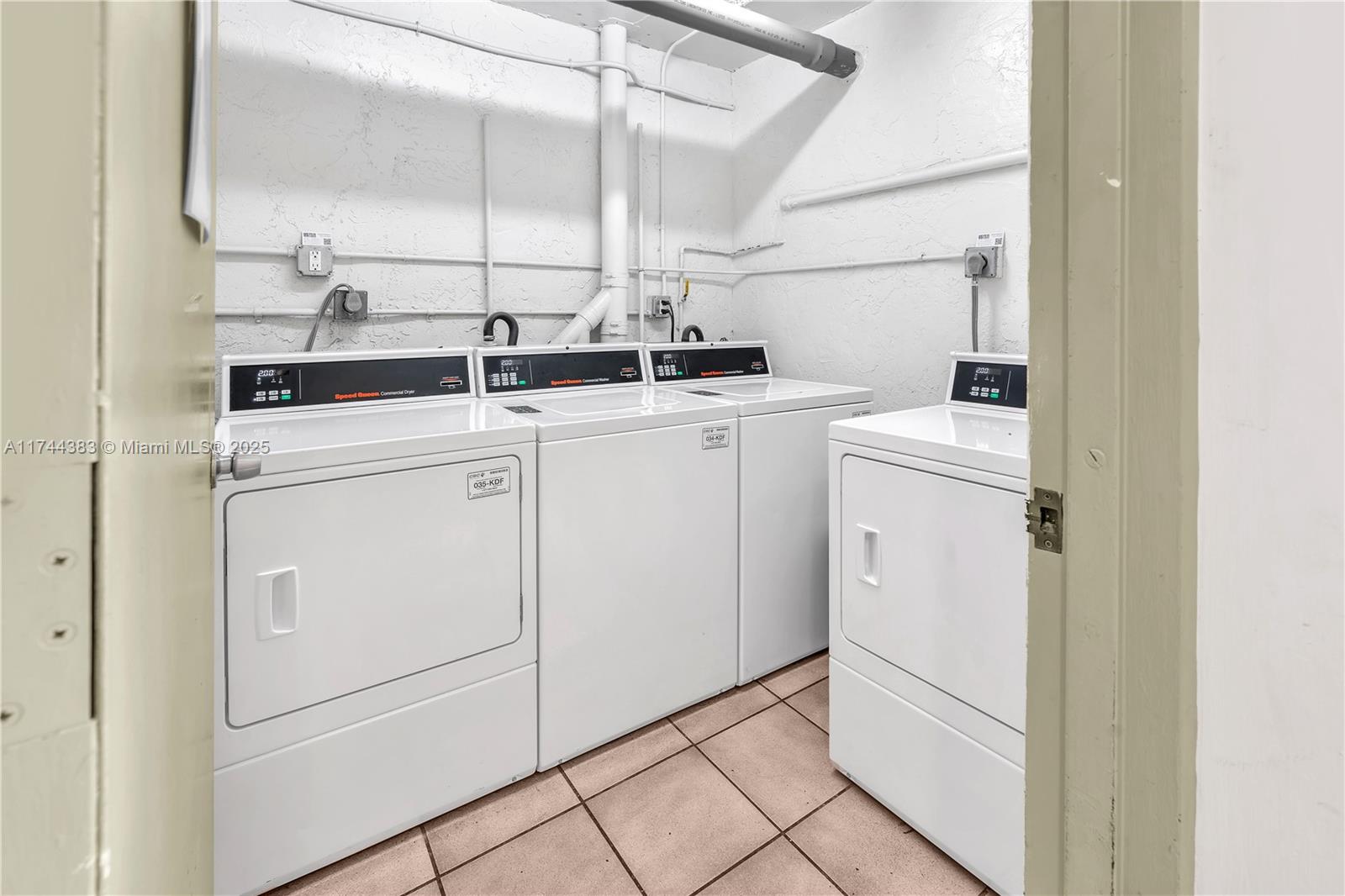 PLAZA OF WESTLAND CONDO - Residential