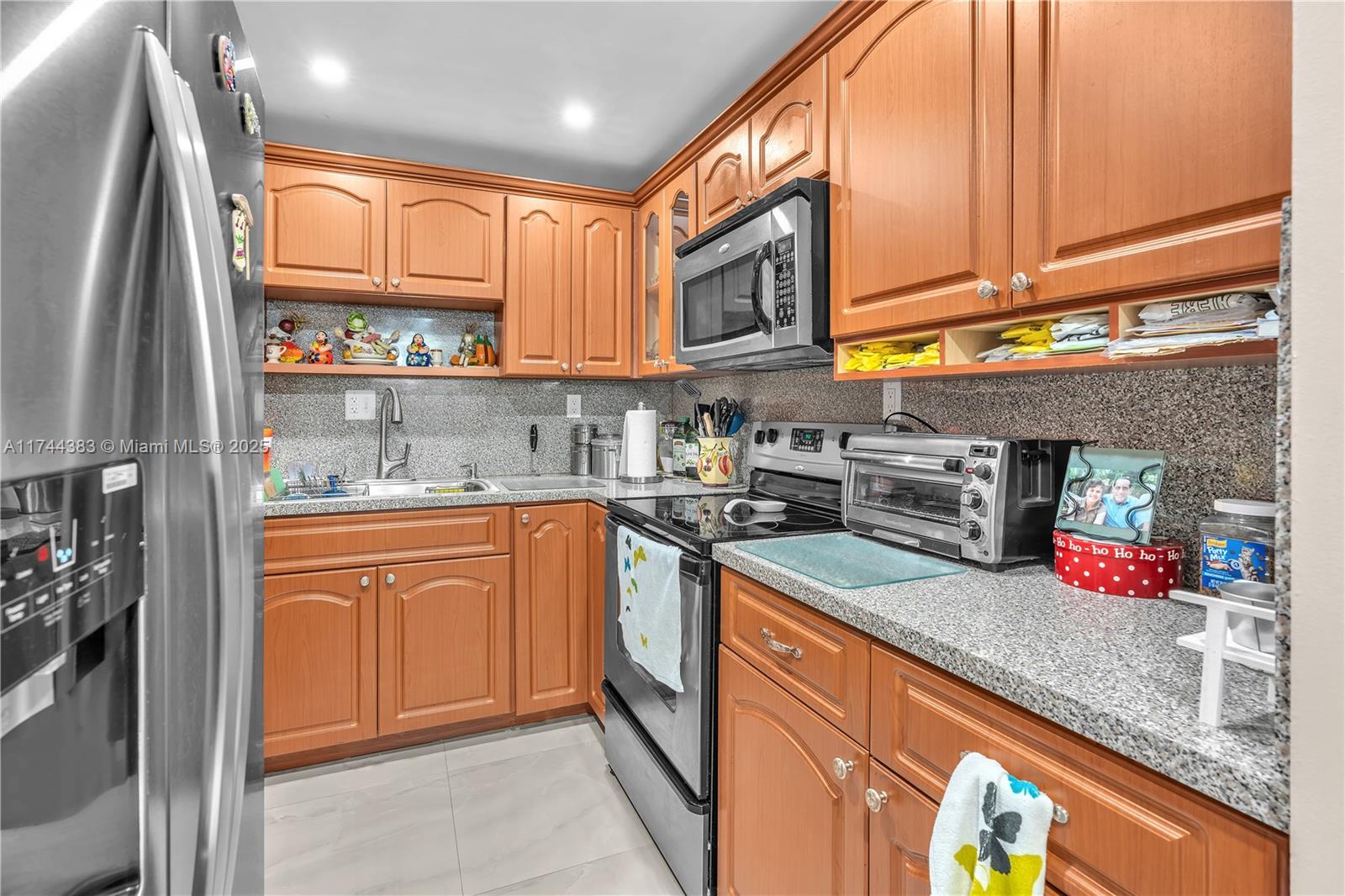 PLAZA OF WESTLAND CONDO - Residential